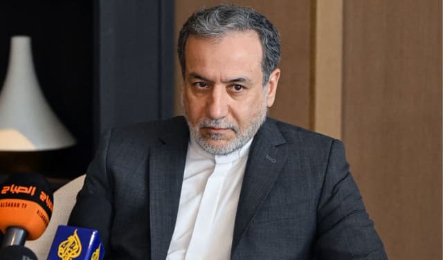 Araghchi holds calls with regional, European counterparts (Courtesy: File)