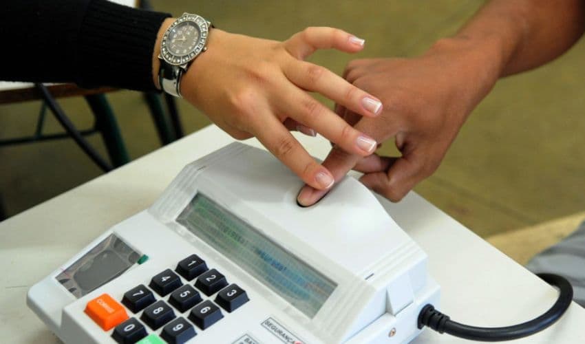 Electronic voting machine