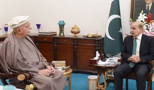 Achakzai-and-PM-Shehbaz Achakzai-and-PM-Shehbaz