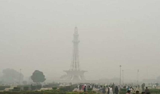 Air pollution poses major threat to lives in Pakistan (Courtesy: File)