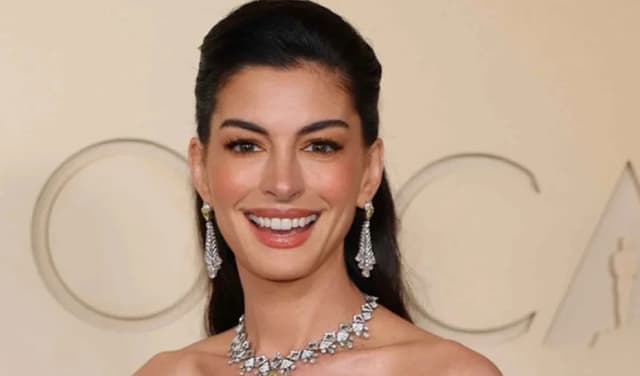 Anne-Hathaway--