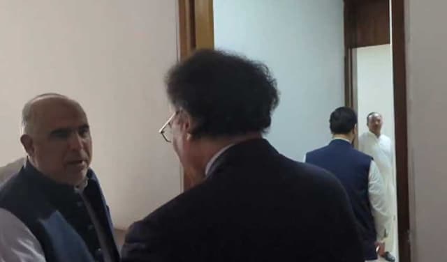 Govt, opposition leaders discuss FATA, PATA economic situation (Courtesy: File)