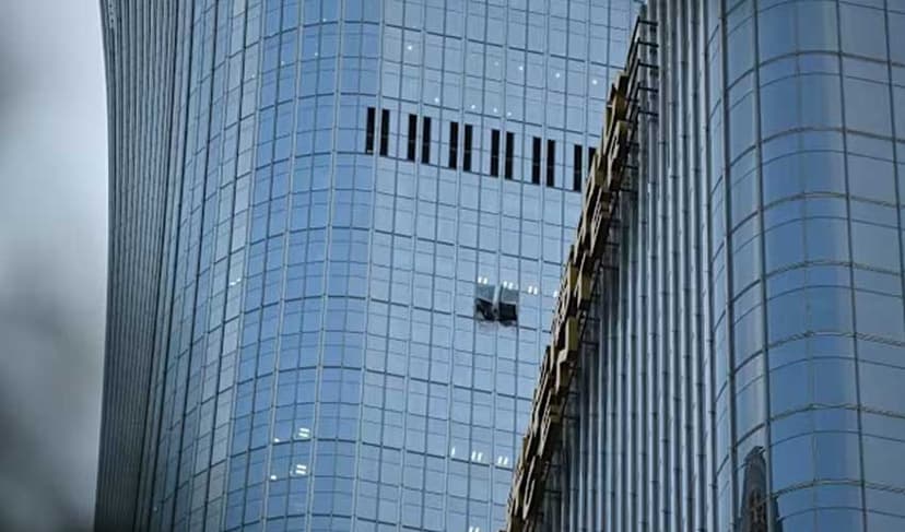 Small aircraft crashes into Beijing's tallest building, eyewitnesses say (Courtesy: File)