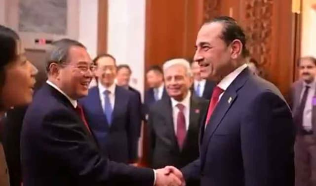 Field Marshal Asim Munir meets Chinese Premier Li in Beijing (Courtesy: File)