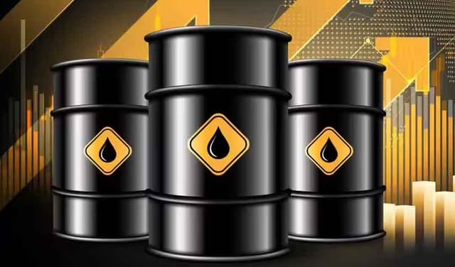 Oil prices fall sharply after Strait of Hormuz reopening announcement (Courtesy: File)