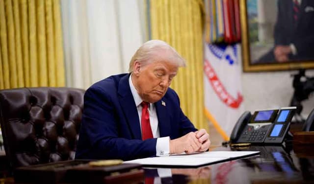Trump tells US negotiators not to hurry Iran deal talks (Courtesy: File)
