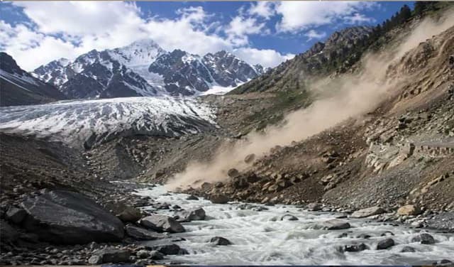 PDMA warns of glacial flood risk in KP (Courtesy: File)
