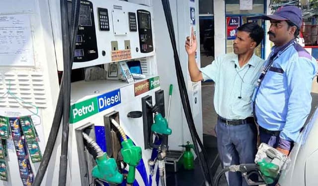 Indian retailers raise fuel prices