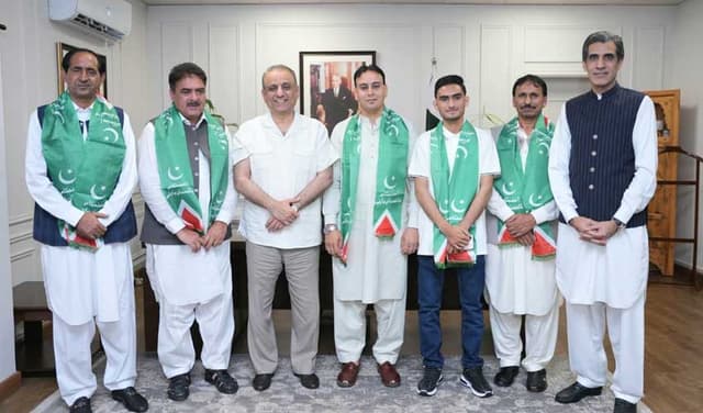 AJK elections: PPP, PML-N candidates from Kotli join IPP  (Courtesy: @istehkamPK)