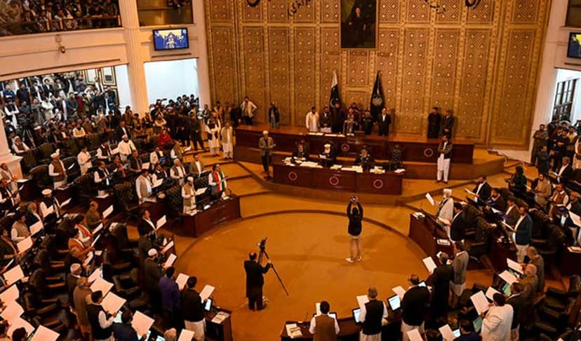 KP governor calls for national policy on lawmakers’ salaries (Courtesy: File)