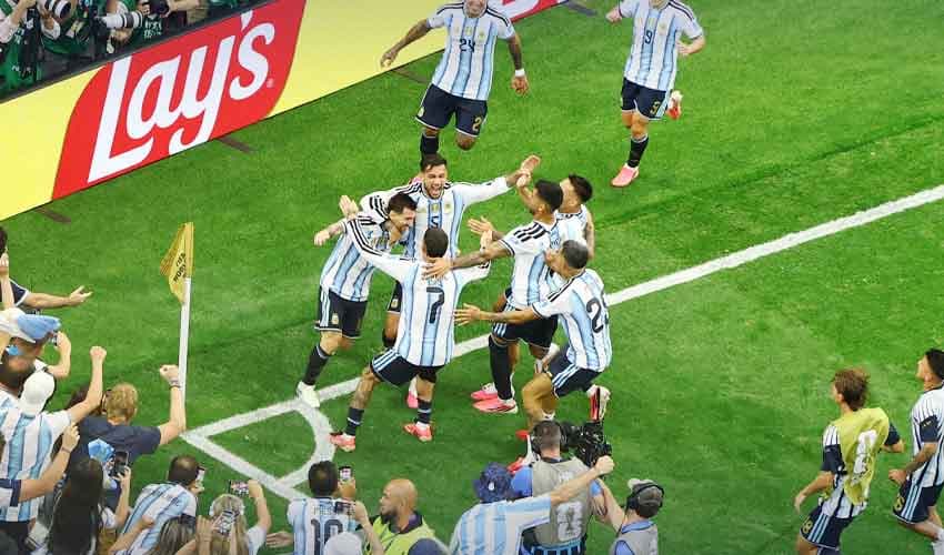 Messi sends Argentina to World Cup knockout stage