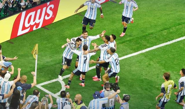 Messi sends Argentina to World Cup knockout stage