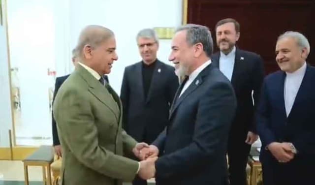 PM Shehbaz leaves for Switzerland (Courtesy: File)