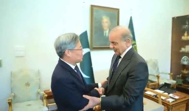 Shehbaz-Chinese envoy talks centre on Middle East peace efforts (Courtesy: PakPMO)