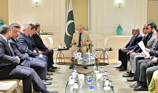 PM Shehbaz meets Turkcell chief in Istanbul to advance digital cooperation (Courtesy: @PakPMO)