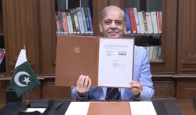 PM-Shehbaz-sign-Iran-US-deal