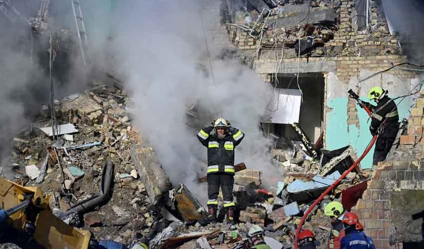 Russian air strikes kill eight