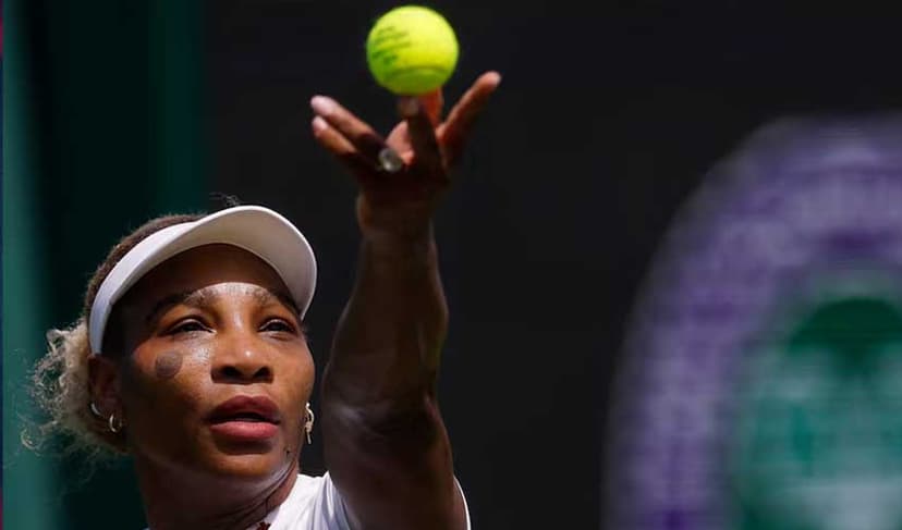 Serena Williams suffers knee injury scare at Wimbledon  (Courtesy: File)