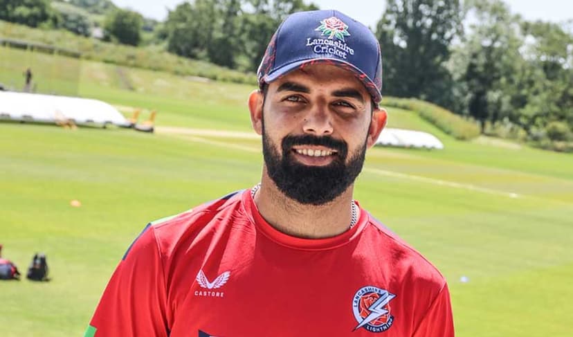 Pakistan all-rounder Shadab Khan signs for Lancashire (Courtesy: @lancscricket)