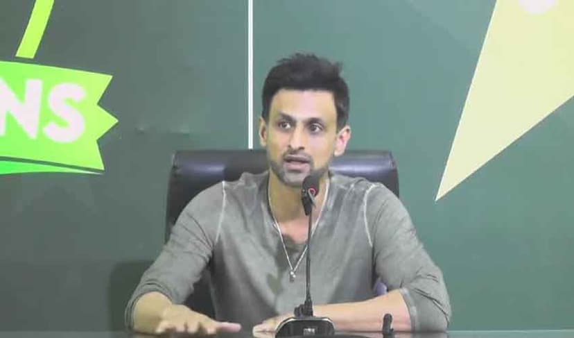 Malik calls for lucrative red-ball contracts to uplift Pakistan cricket (Courtesy: File)