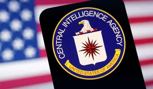 Top US spy agencies feud