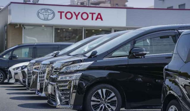 Toyota global sales fall for fourth month