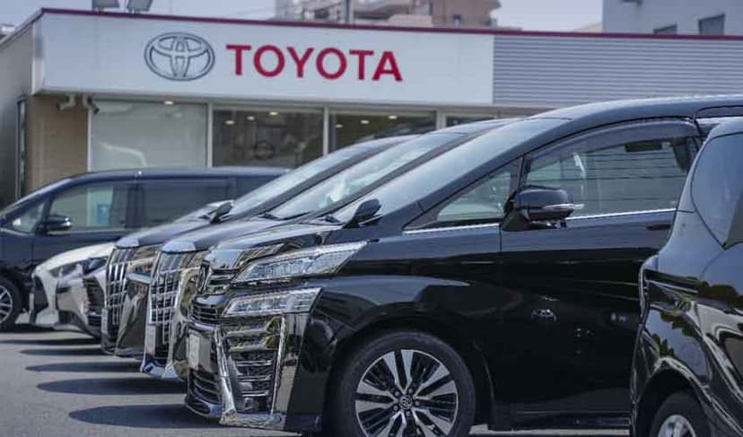 Toyota global sales fall for fourth month