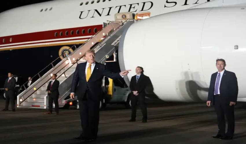 Trump says his plane faced 'greater risk' in secret flight change (File Photo) Trump says his plane faced 'greater risk' in secret flight change (File Photo)