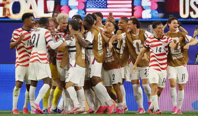 US thrash Paraguay 4-1