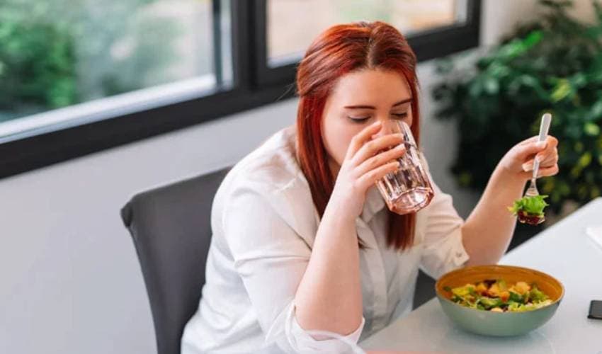 Water during eating