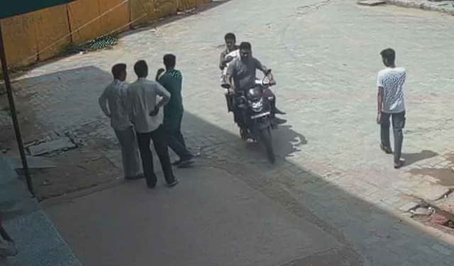 Indian youth saves elderly man by rushing him to hospital on motorcycle (Courtesy: Online)