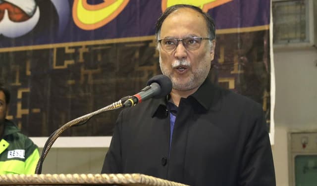 ‘Pakistan lags behind other countries due to political uncertainty,’ says Iqbal (Courtesy: @betterpakistan)