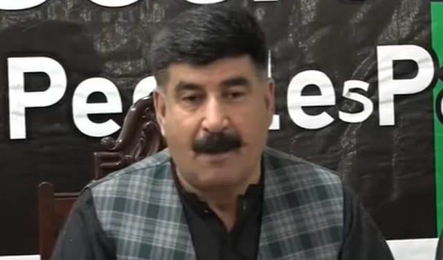'Blue-eyed' rule damaged KP: PPP leader – screengrab