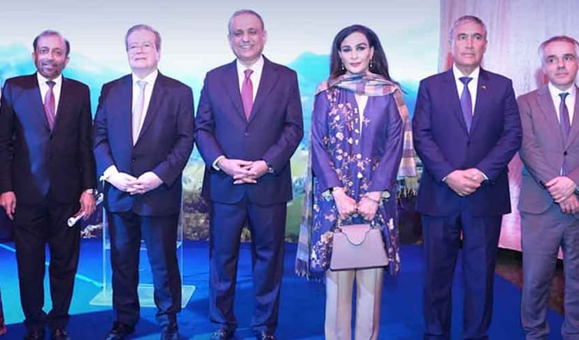 Photo: Abdul Aleem Khan Facebook