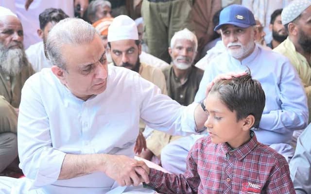 IPP president is offering condolences to Ghulam Saeed's family in Khanewal (Courtesy: Abdul Aleem Khan - Facebook official)