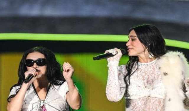Dua Lipa stuns Wembley crowd by inviting Charli XCX for surprise ‘360’ duet (Courtesy: Online)