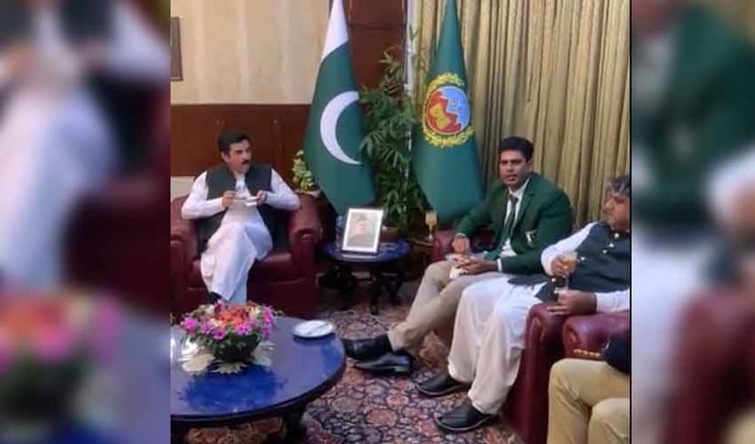Arshad Nadeem with Governor Faisal Karim Kundi