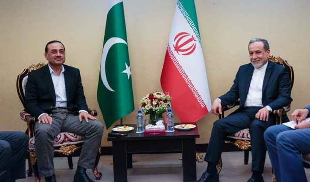 Asim Munir meets Araghchi in Islamabad