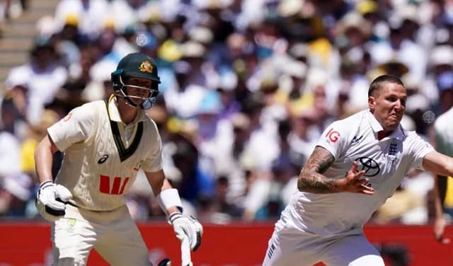 Australia all out for 132, England to chase 175 for victory (Courtesy: Online