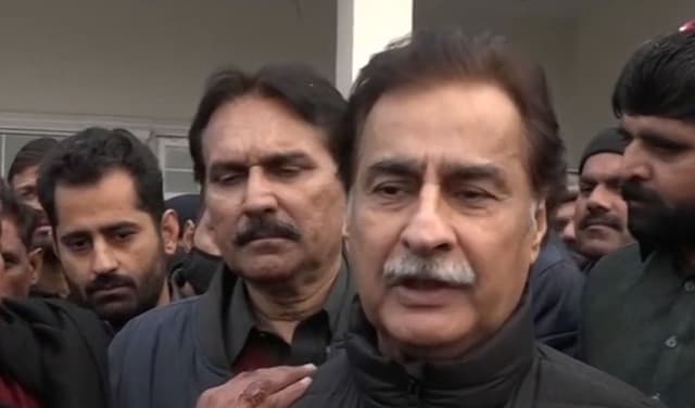 'It is up to govt to ensure meeting between committee, Imran' (Courtesy: File)