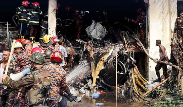 Bangladesh plane crash