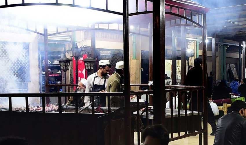 Cold weather brings crowds to Peshawar's Namak Mandi for traditional food (Courtesy: Online)