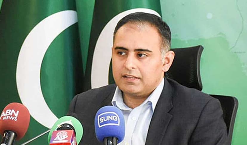 Imran caused serious harm to country in every respect: Kayani (Courtesy: File)