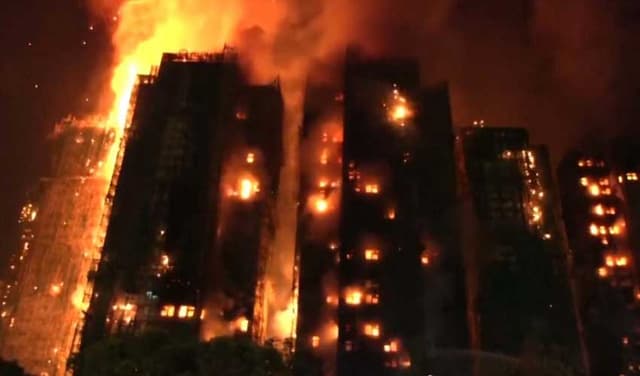 Death toll rises to 36 in Hong Kong residential block fire (Courtesy: Online)