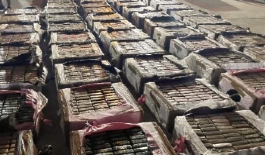 Guatemalan coast guard seizes record four tons of cocaine in dramatic sea chase (Courtesy: Online)