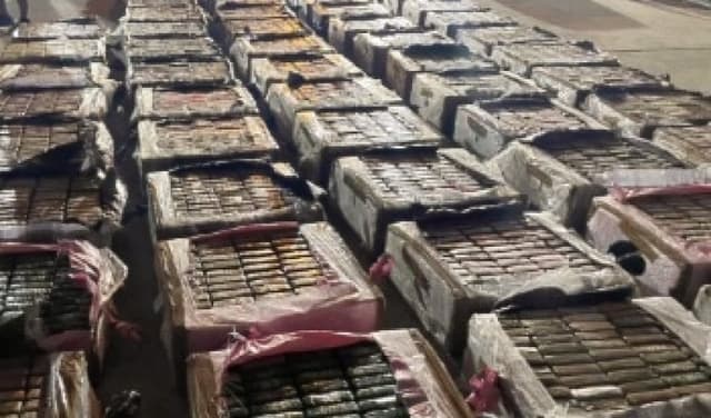 Guatemalan coast guard seizes record four tons of cocaine in dramatic sea chase (Courtesy: Online)