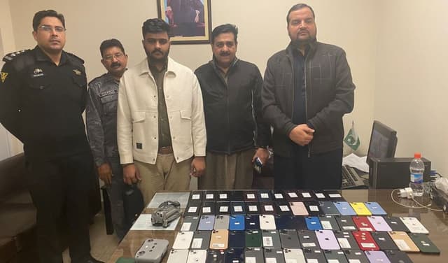 Customs mobile seize Lahore