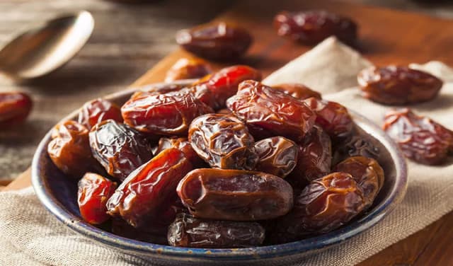Dates help to boost heart health due to high potassium content (Courtesy: Online)