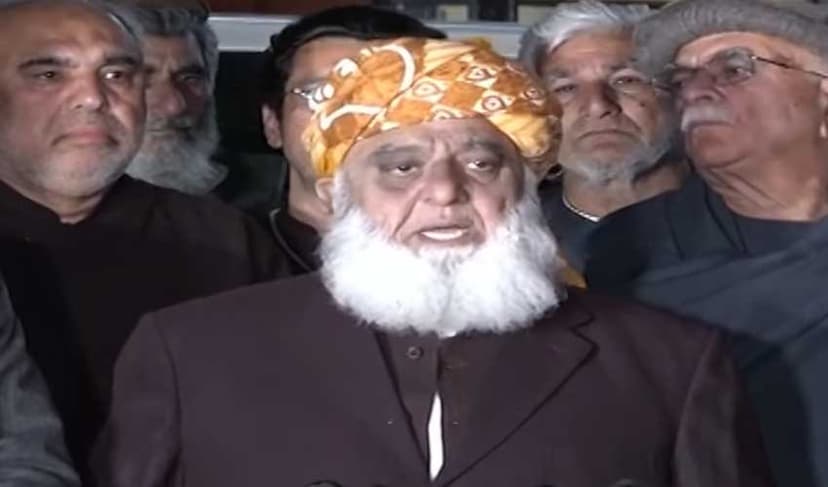Fazl demands immediate resignation of govt, calls for fresh elections (Courtesy: Screengrab)