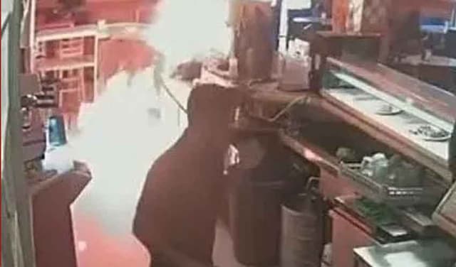Customer sets fire to café over lack of mayonnaise (Courtesy: File)
